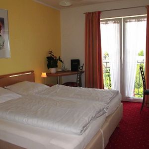 Zimmer mit Kingsize-Bett